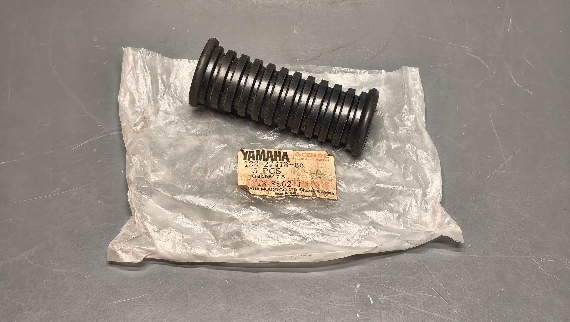 Genuine Yamaha Footrest Rubber Cover 122-27413-00