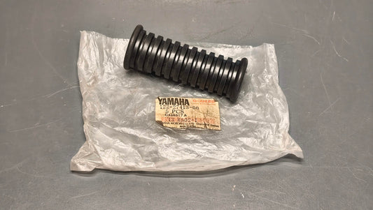 Genuine Yamaha Footrest Rubber Cover 122-27413-00