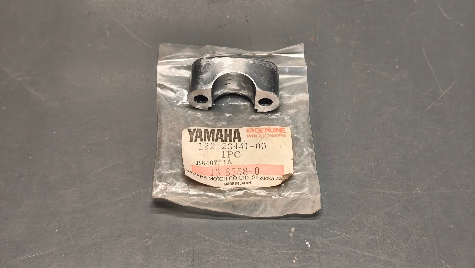 Genuine Yamaha Handlebar Upper Holder (Clamp) 122-23441-00