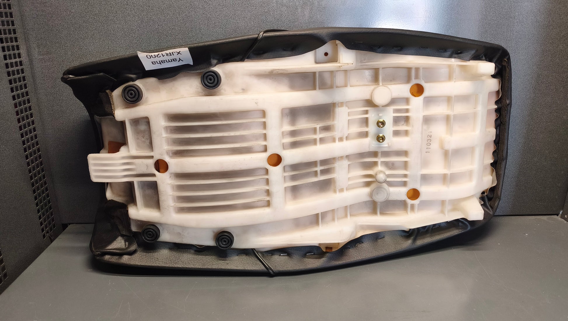 Yamaha Used XJR1200 / XJR1300 Double Seat 4KG-24730-00