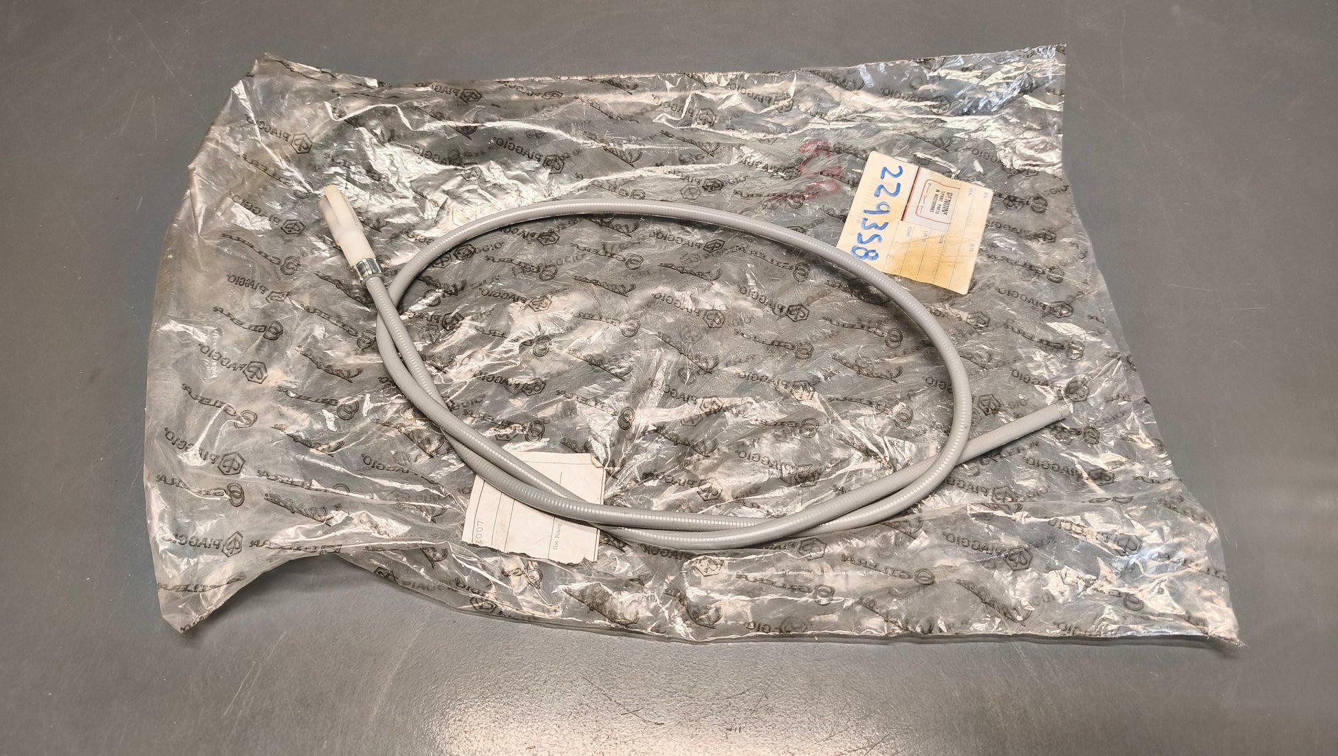 Genuine Piaggio Vespa PX Arcobaleno / Cosa Speedometer Cable 229358