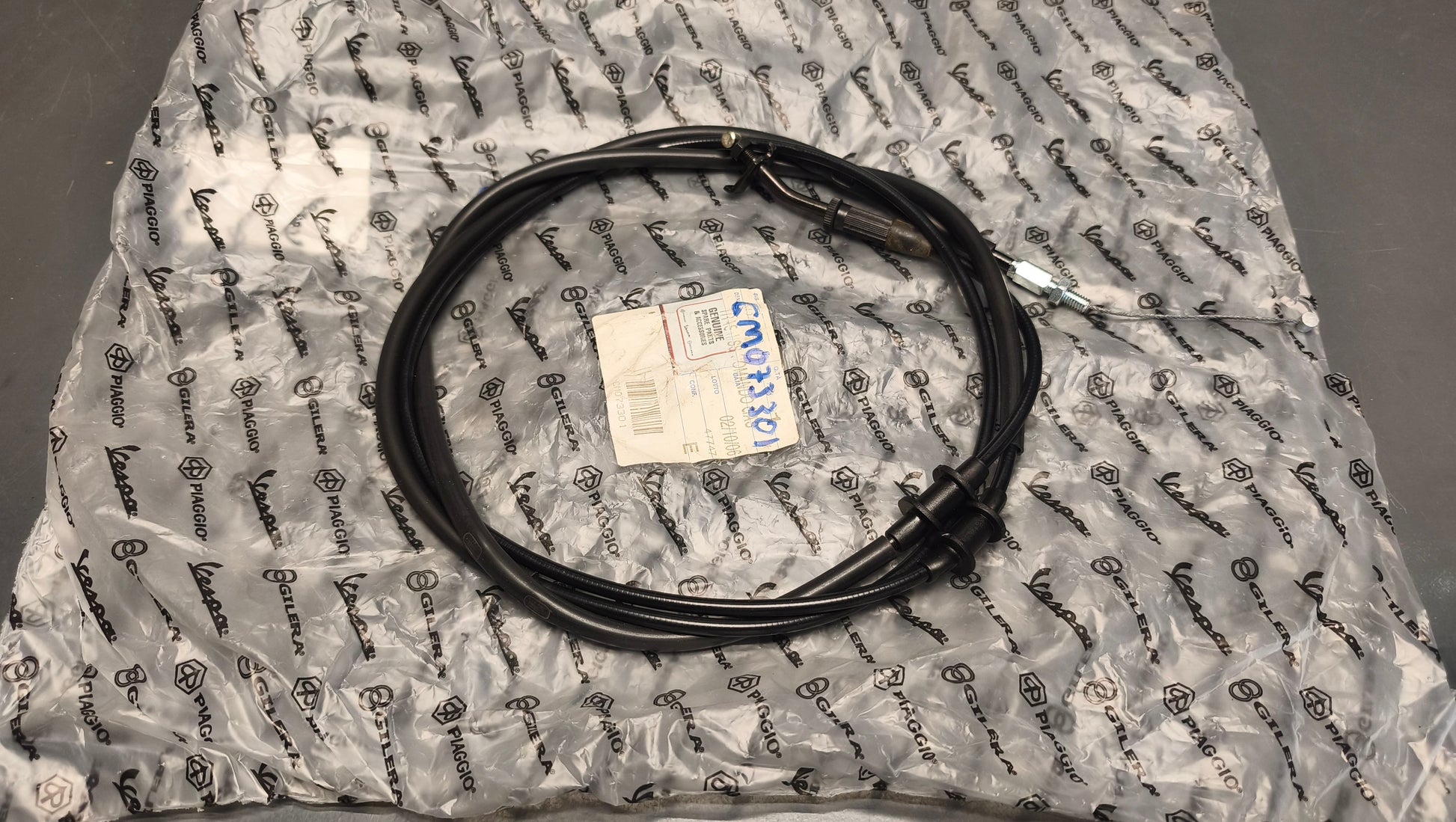 Genuine Piaggio Vespa GT 125 200 / GTS 125 Throttle Cable CM073301
