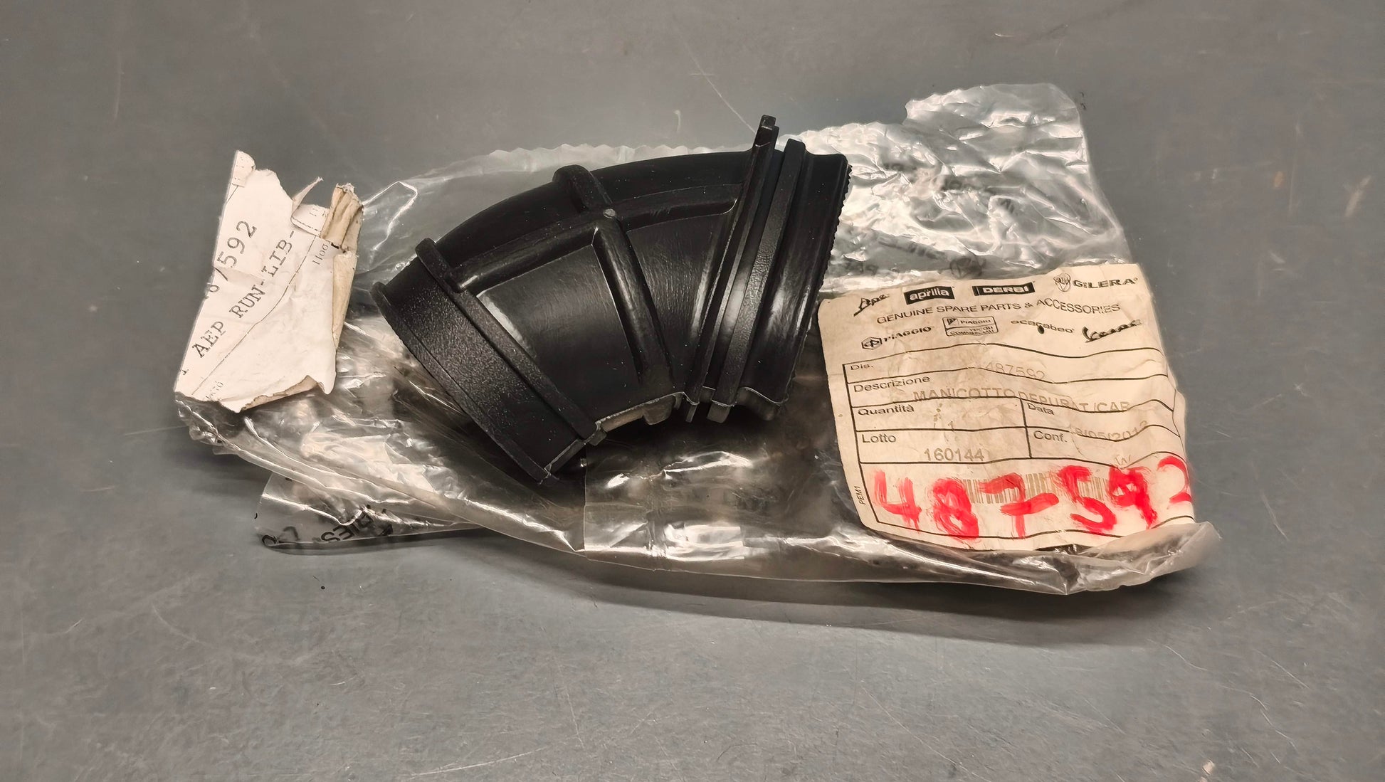 Genuine Vespa / Piaggio Air Filter Box Hose 487592