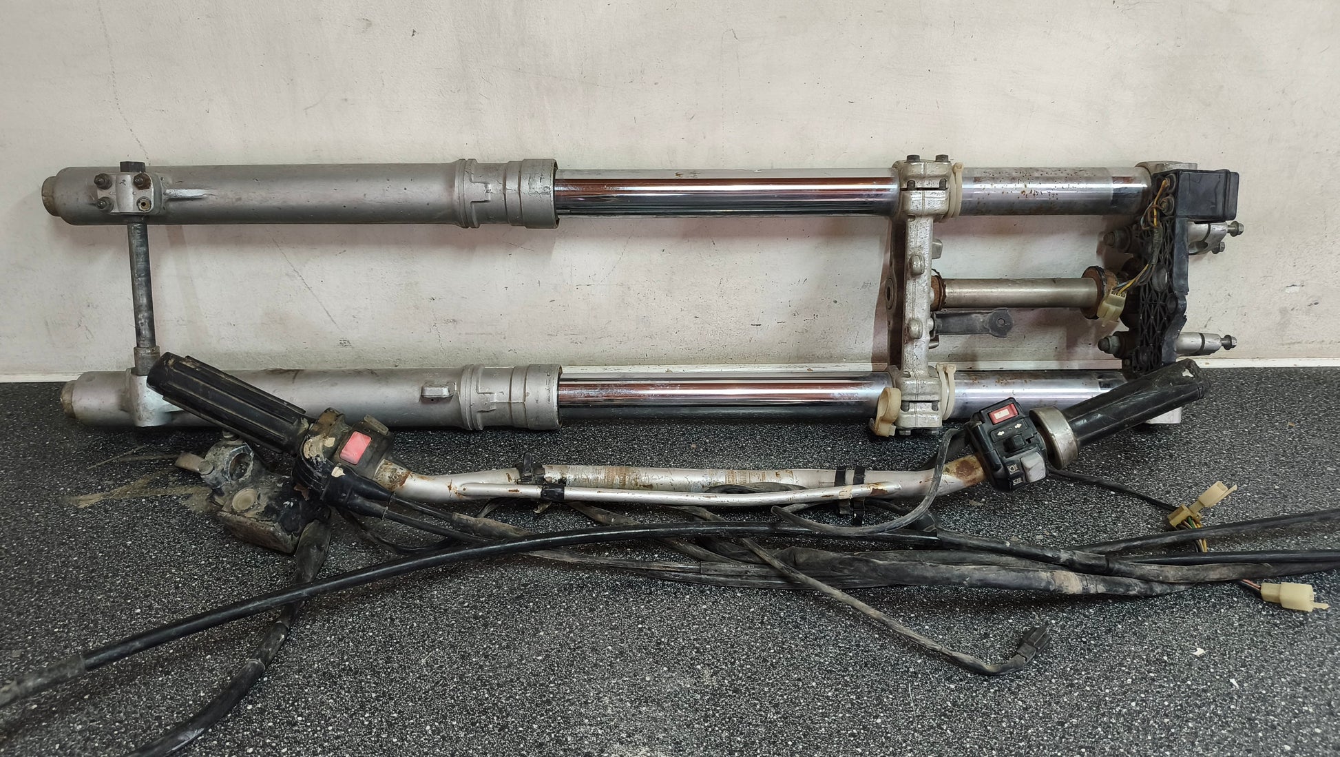 Genuine Used Yamaha TT-R 250 Complete Front Suspension & Handlebar Controls