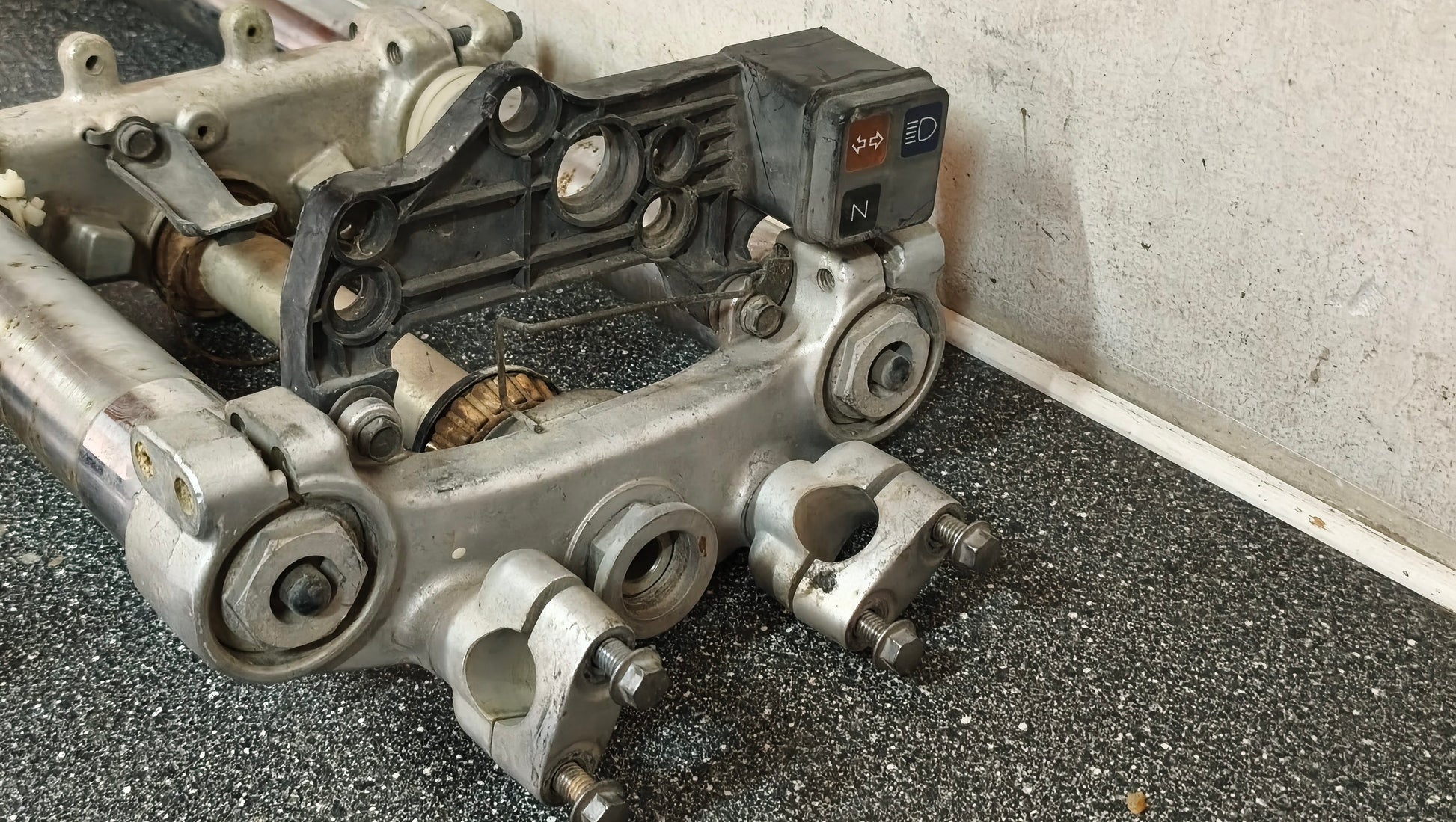 Genuine Used Yamaha TT-R 250 Complete Front Suspension & Handlebar Controls
