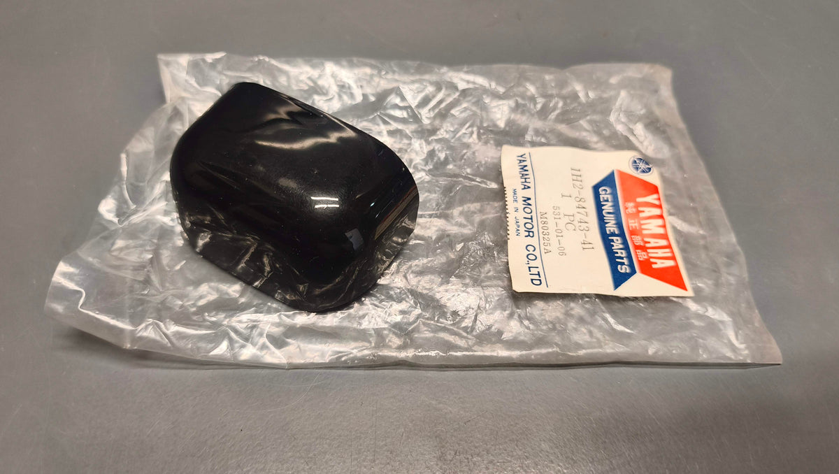 Yamaha Genuine XS500 / FZ750 License Plate Light Lens Cover 1H2-84743-41