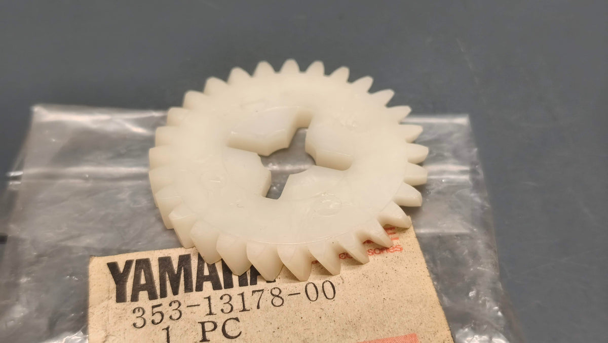 Yamaha Genuine DT50 / YZ80 / YSR50 Oil Pump Drive Gear 353-13178-20