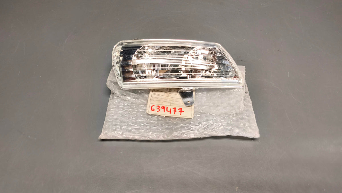 Piaggio Genuine Gilera Nexus Aprilia SR Max Front Right Indicator 639477