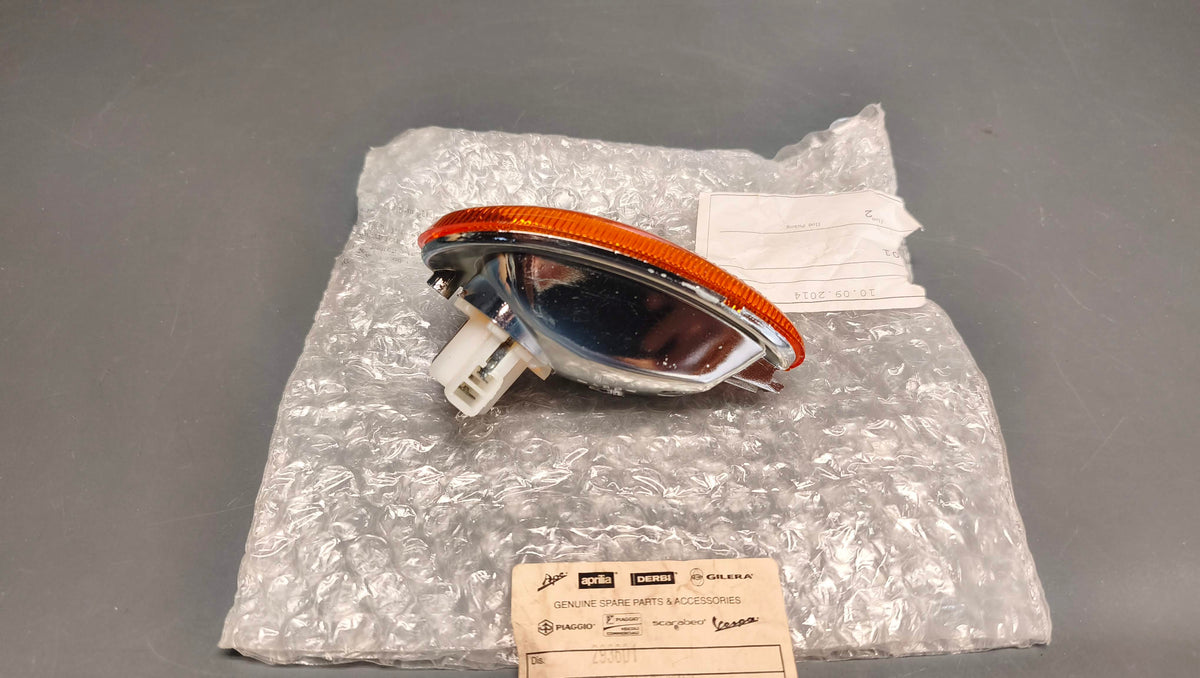 Piaggio Genuine Vespa ET2 ET4 Front Right Indicator 293601