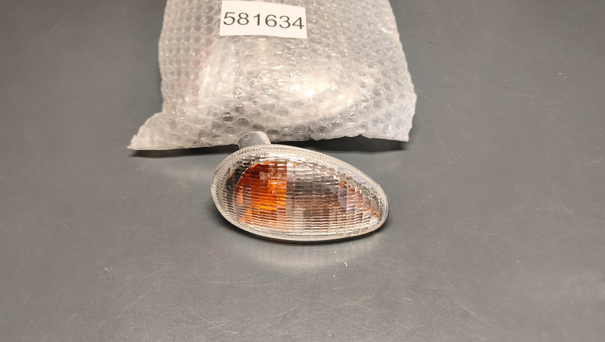 Piaggio Genuine Vespa ET2 ET4 Front Right Indicator Clear 581634