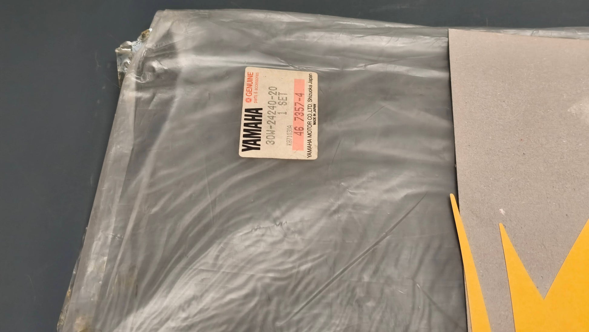 Yamaha genuine nos rd125 fuel tank graphic set and emblem decal pn 30w-24240-20