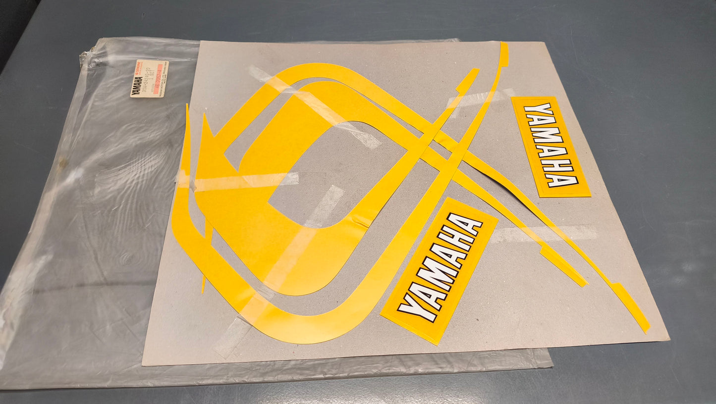 Yamaha genuine nos rd125 fuel tank graphic set and emblem decal pn 30w-24240-20