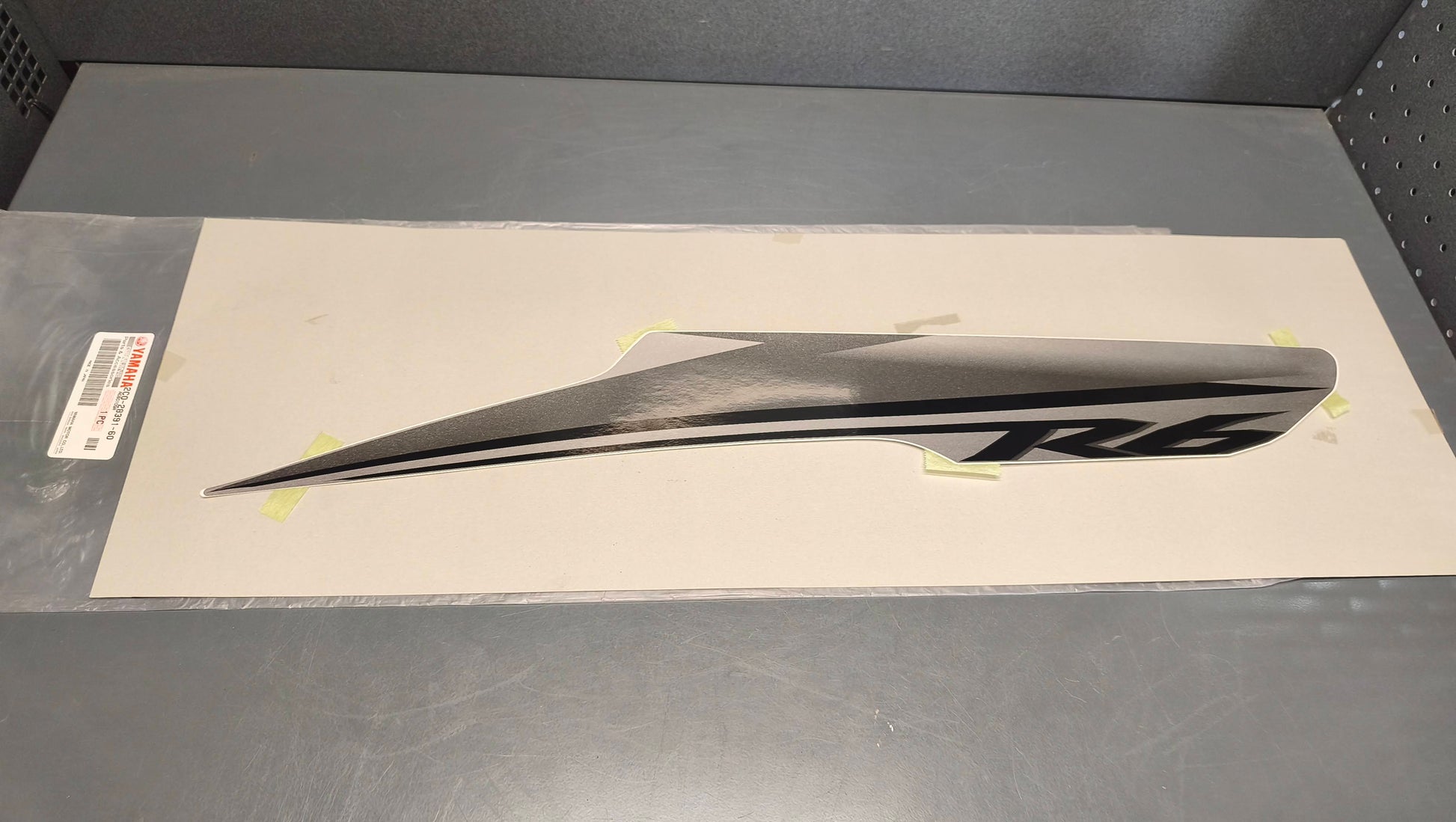 Yamaha genuine new yzf r6 2007 left fairing graphic decal pn 2c0-28391-60