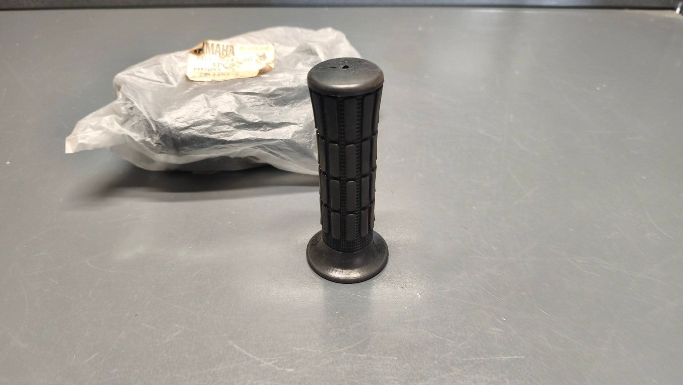 Yamaha genuine nos ca50 riva razz zuma jog cg50 sh50 Right grip pn 5g3-26242-00 - Www.dm-motorcycles.com