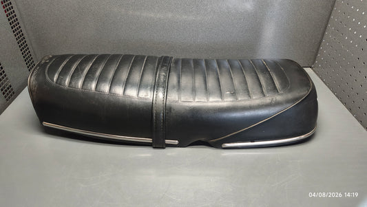 Yamaha genuine 1973 double seat - Www.dm-motorcycles.com